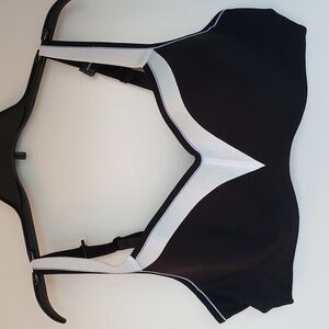Torrid Active Mid Impact Underwire Sports Bra Black & White Size 44C New